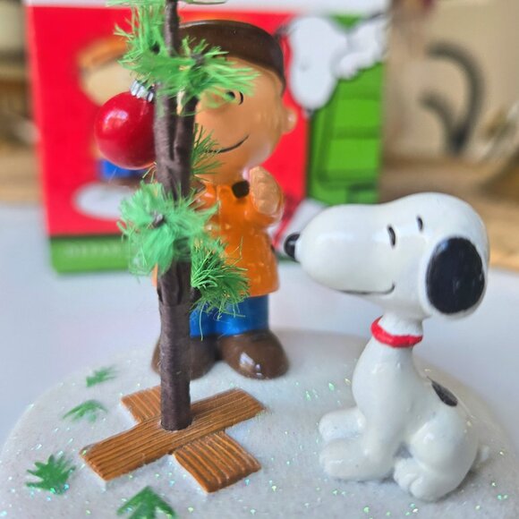 Peanuts "The Perfect Tree" Figurine By Department 56 Snoopy and Charlie Brown - Picture 4 of 8